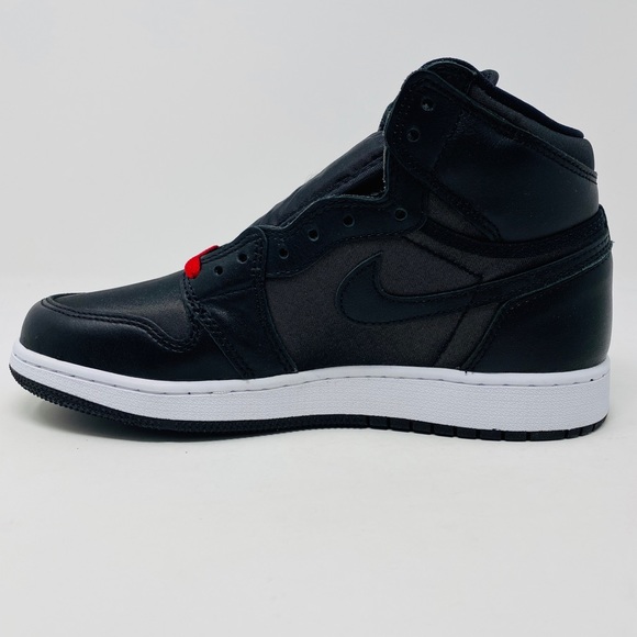 Jordan Women’s 1 Retro High OG - Picture 6 of 6